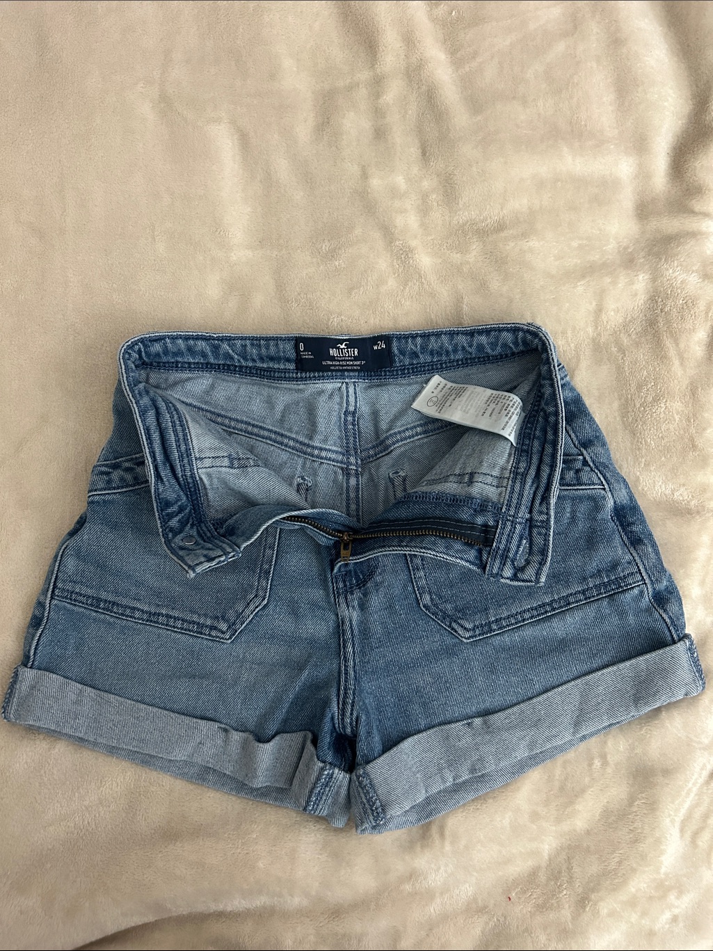 Hollister Light Wash Denim Roll-Cuff Women’s Shorts